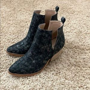 Brand new - croc booties - super cute!